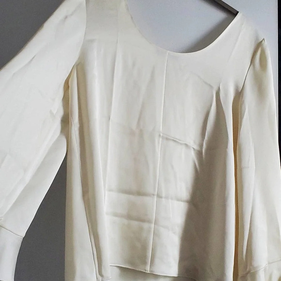 Elizabeth and James Size S cream blouse - Picture 4 of 4